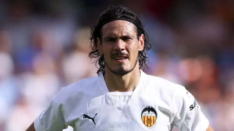 Cavani se resiste a abandonar el Valencia