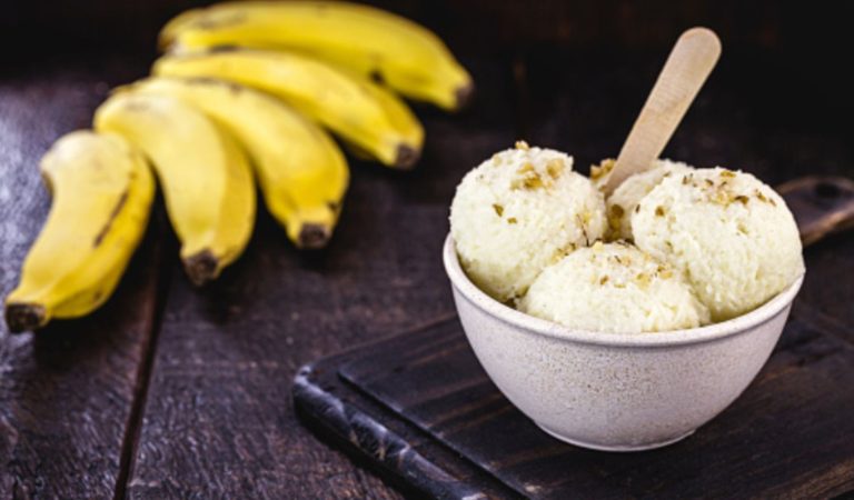 Cómo hacer un helado de plátano rico, refrescante y sano