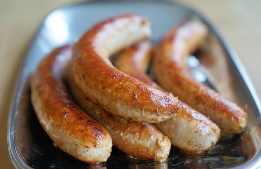 El insólito momento que vivió una inglesa con una salchicha en un parque de atracciones 2 Cómo hacer unas salchichas en vino blanco en cinco minutos y que queden de 10