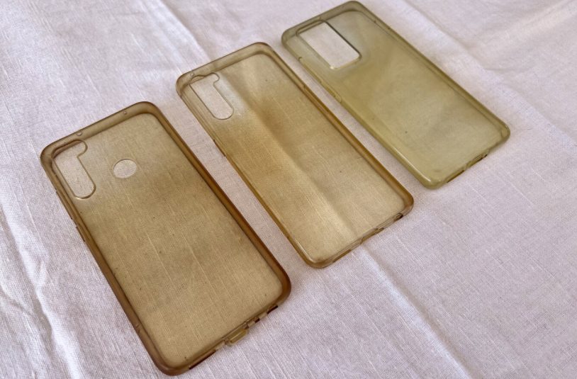 Así debes limpiar la funda del móvil según su material