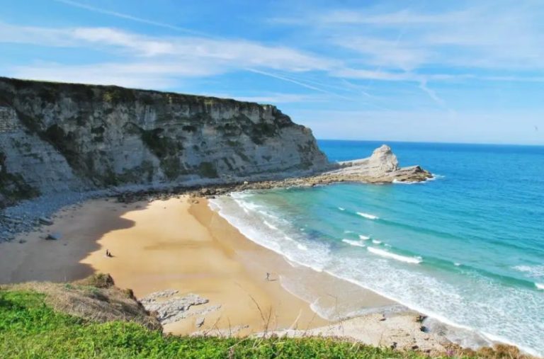 8 destinos españoles a los que viajar este verano