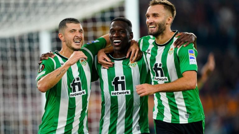 El Betis quiere pescar en un Barça revuelto