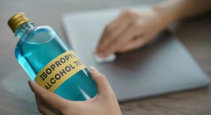 Así debes limpiar la funda del móvil según su material