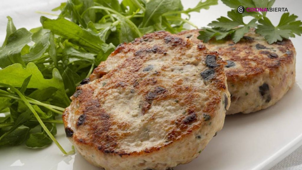 Llega el momento de agregar el vino tinto a las hamburguesas caseras