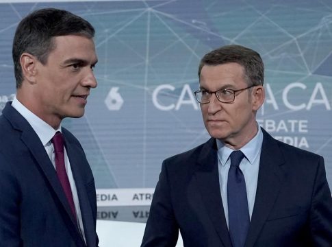 El interés de los españoles se divide entre Feijóo y Sánchez