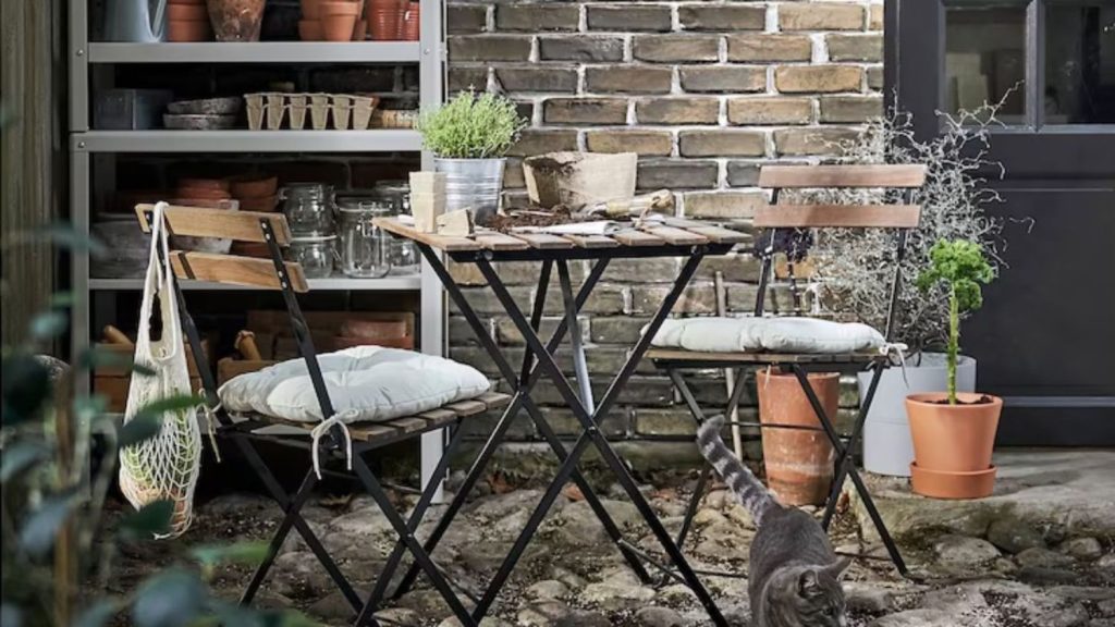 Las ventajas de una mesa Ikea de madera en tu jardín