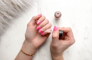 Estos son los colores de uñas que más arrasan en verano