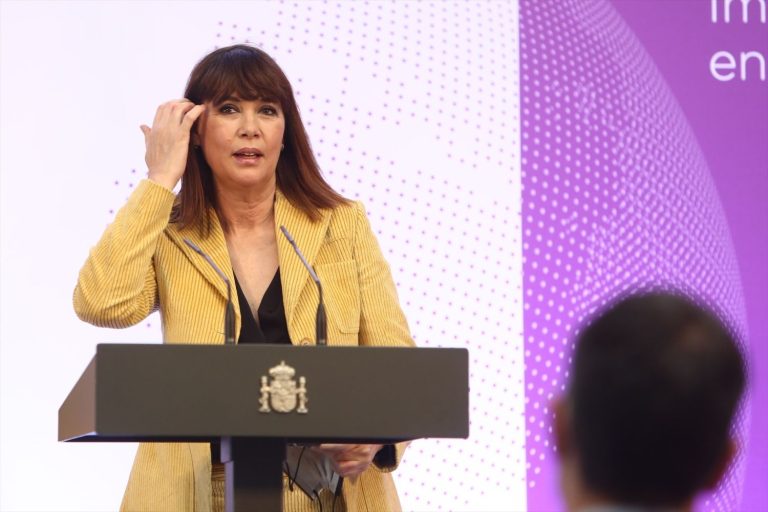Mabel Lozano pide regular el acceso de los menores a la pornografía