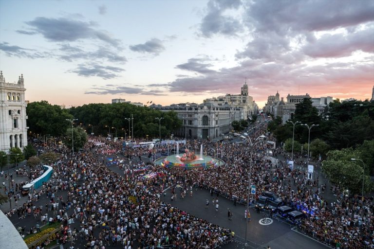 Miles de personas reivindican los derechos LGTBI en Madrid