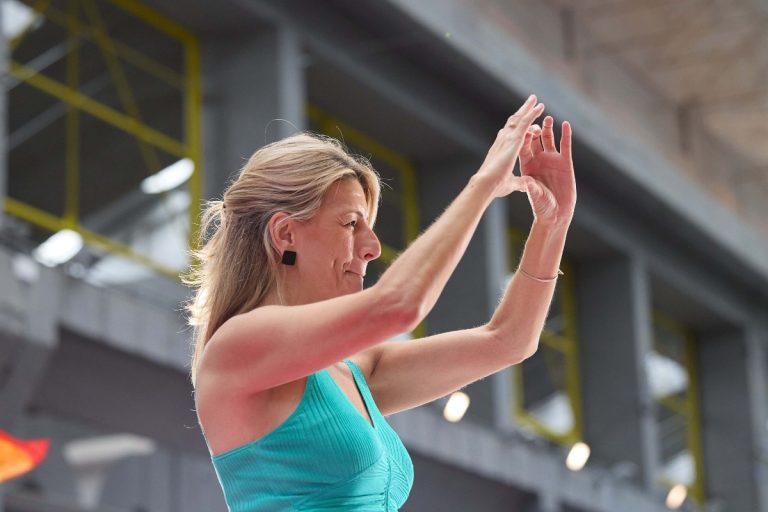 Yolanda Díaz le quita la plancha tras cuatro años a su asistenta para demostrar que sabe qué hacer con su ropa
