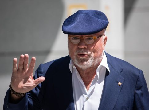 El excomisario José Manuel Villarejo a su salida de la Audiencia Nacional, a 27 de julio de 2023, en Madrid (España). La Fiscalía Anticorrupción ha solicitado al tribunal de la Audiencia Nacional (AN), que ha dictado la primera condena del 'caso Villarejo',