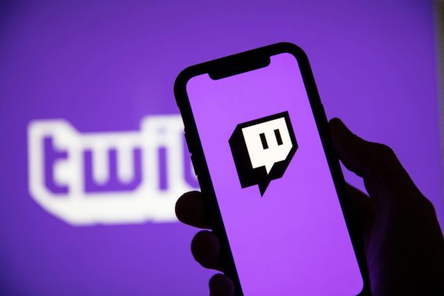 Twitch entrena IA con directos de streamers: la comunidad estalla por el uso sin permiso