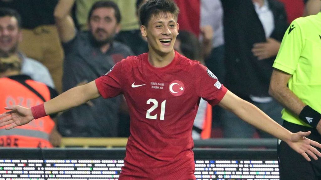 Güler trabajará por un lugar en el club