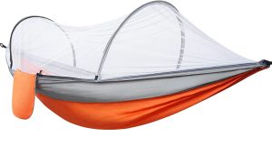 Harto de echarte la siesta y despertarte lleno de picaduras de mosquitos Gracias a esta hamaca con mosquitera de Amazon podrás disfrutar de tus siestas en el exterior libres de mosquitos