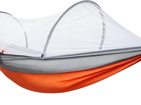 Harto de echarte la siesta y despertarte lleno de picaduras de mosquitos Gracias a esta hamaca con mosquitera de Amazon podrás disfrutar de tus siestas en el exterior libres de mosquitos