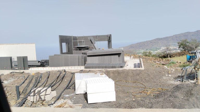 Se inician las primeras viviendas industrializadas para damnificados por el volcán de La Palma