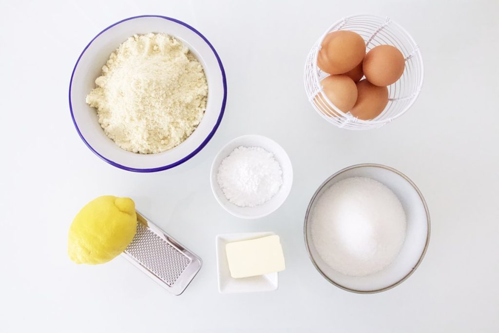 ¿Cuáles son los ingredientes fundamentales para elaborar una tarta de Santiago?