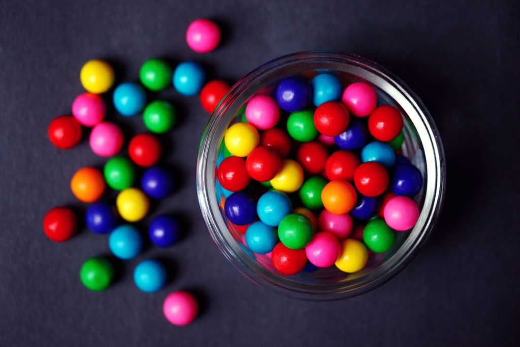 Falsos mitos de mascar chicle: estas sus auténticas ventajas y desventajas