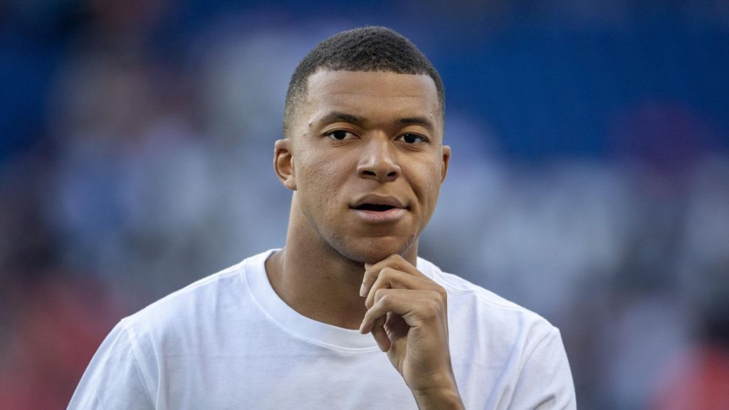 Mbappé tiene que unirse al grupo