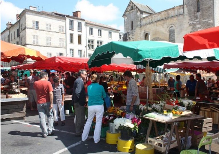 Mejores mercadillos de España para visitar en verano
