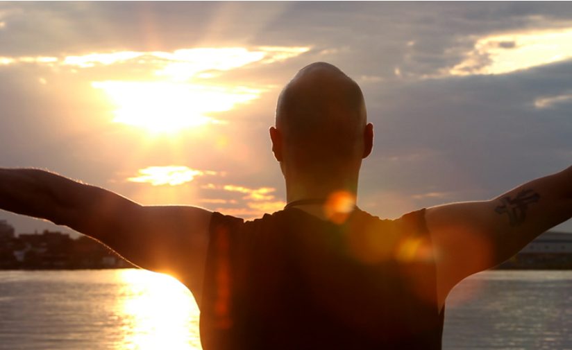 no debes mirar directamente al sol