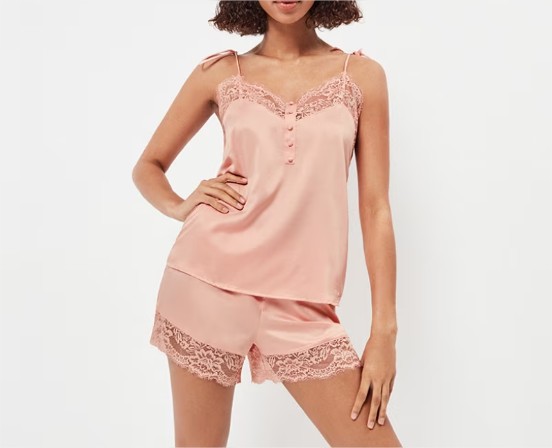 Pijama de mujer corto con detalles de encaje