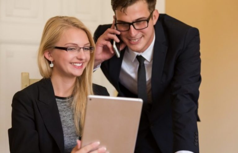 Escaquearte del trabajo sin que el jefe te diga nada: fácil con esta página web