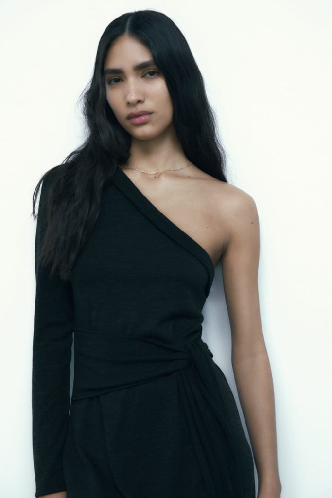 Vestido asimétrico soft de Zara