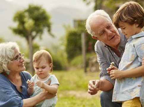 Abuelos única opción conciliación familiar