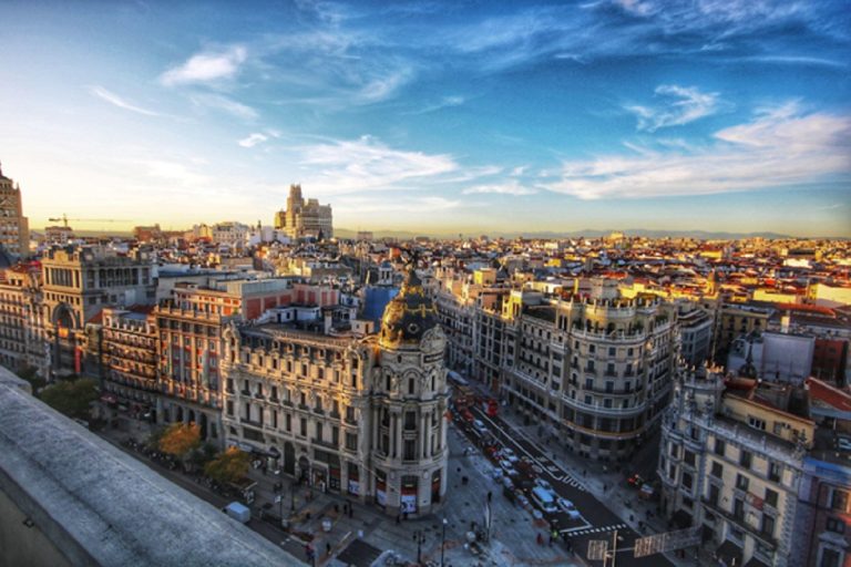 Crecimiento económico de España a través de la inversión en divisas