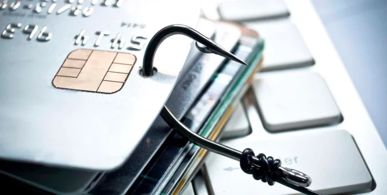 La OCU avisa: estos son los delitos que debes vigilar en vacaciones