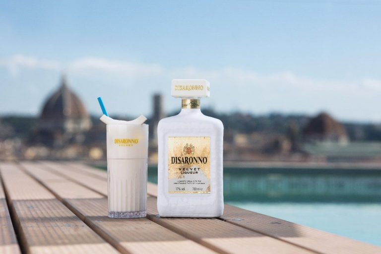 Disaronno Velvet Batida, el cóctel con crema de licor a baja gradación que triunfa en las playas de Italia