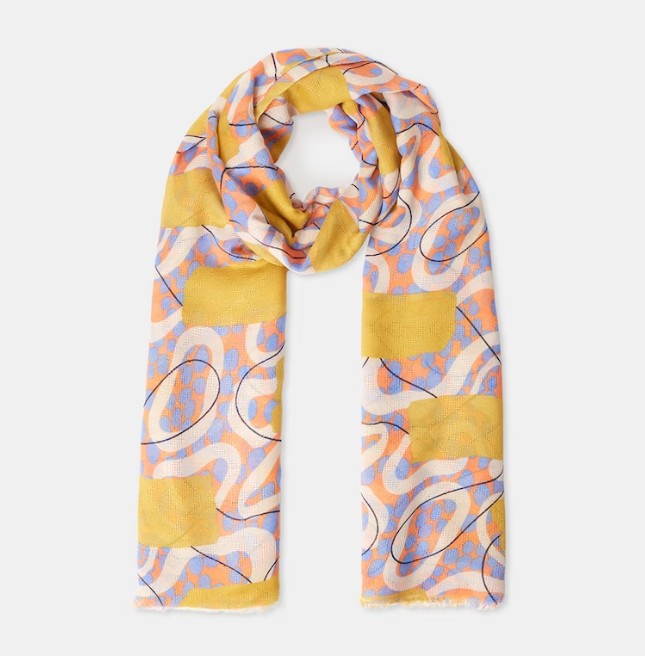 El Corte Inglés: Déjate de preocuparte por el "¿y si refresca?", con estos chales y fulares veraniegos a precios de escándalo 6 fular estampado multicolor jo mr joe