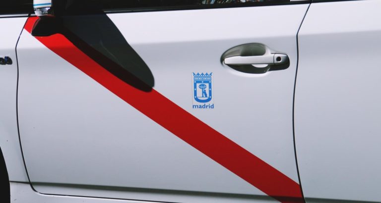 La guerra no es sólo con los VTC: enfrentamientos internos entre taxistas en Madrid