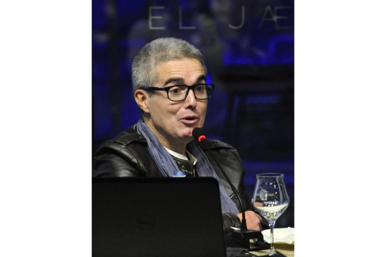 El grupo Olé Libros apuesta por la poesía y narrativa de calidad con Loto azul