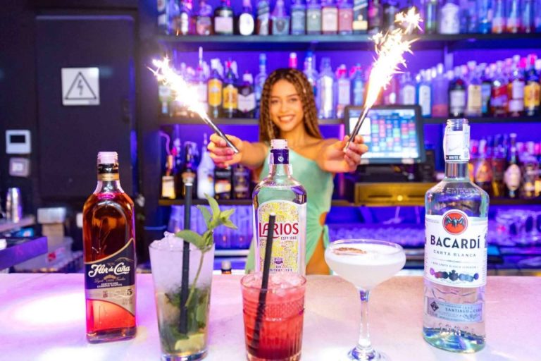 Espit Chupitos Madrid Sol pone a disposición más de 600 chupitos y shows en vivo