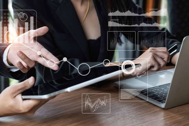 Detrás de las elecciones, cómo actúan las encuestas y los publirreportajes en el marketing político en Chile