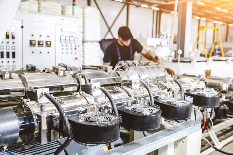 Desarrollo de proyectos con empresas fabricantes de extrusión de plásticos, de la mano de AMG Interim Managers