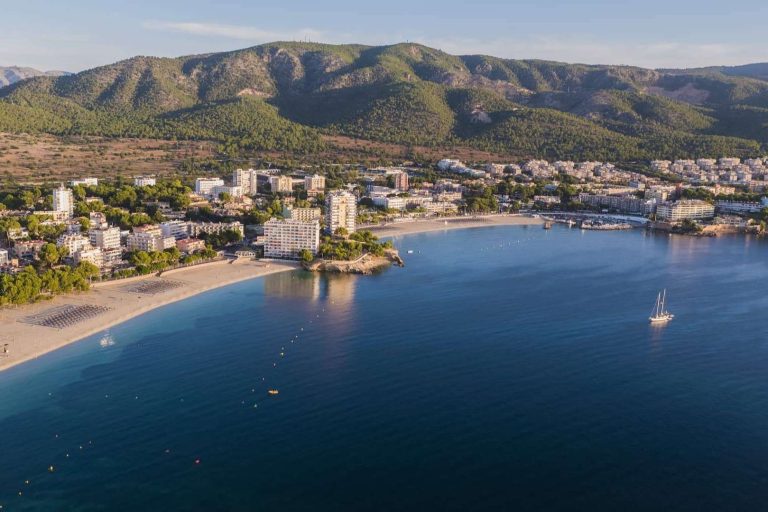 El 19% de las pernoctaciones en el inicio del verano lo soportan los municipios de la AMT Sol y Playa