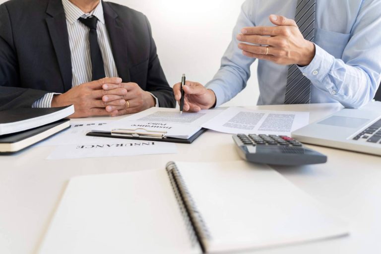 Contratar los servicios de asesoramiento de un equipo profesional de correduría de seguros como Escribano Martín