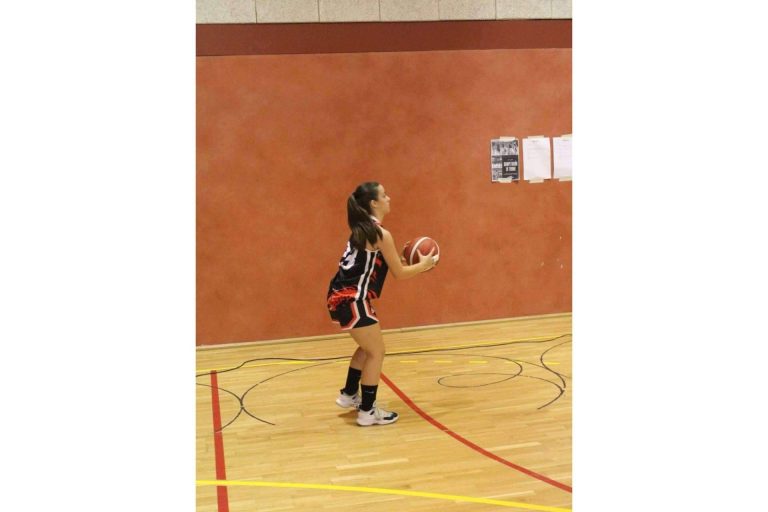 ITW Sport ayuda a mejorar el lanzamiento en el baloncesto con una máquina de tiro