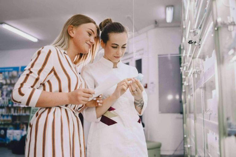 Consideraciones a tener en cuenta a la hora de comprar una farmacia, por Urbagesa Farmacias