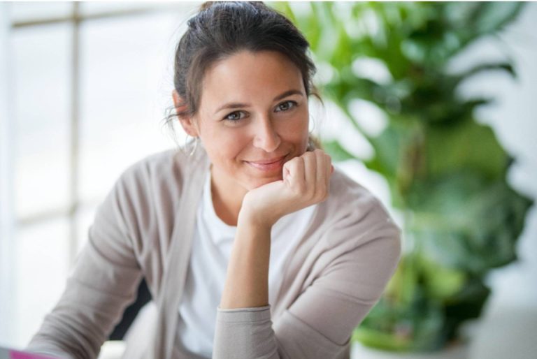 Mariana Capurro es la psicóloga que apoya a miles de familias en la superación de los efectos post-pandemia online