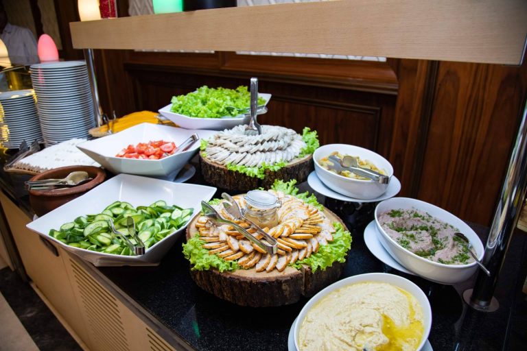 Alternativa a los restaurantes, comer en los hoteles sin estar alojado ya es una realidad gracias a Eatinn