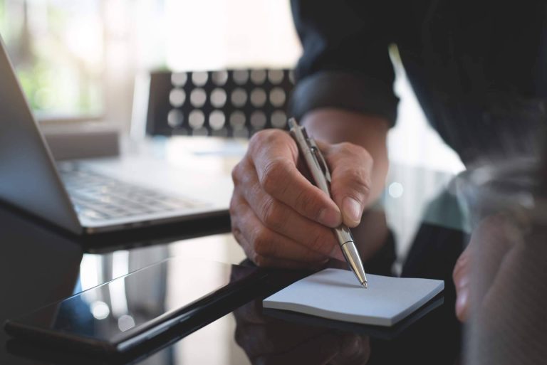 Cuáles son los beneficios de contratar a un traductor profesional especializado