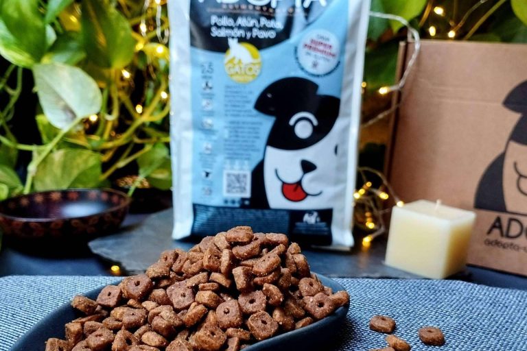 ADOPTA lanza una nueva alimentación Super Premium para gatos, pienso extra de carne con beneficios para la salud y con ayuda a protectoras de animales