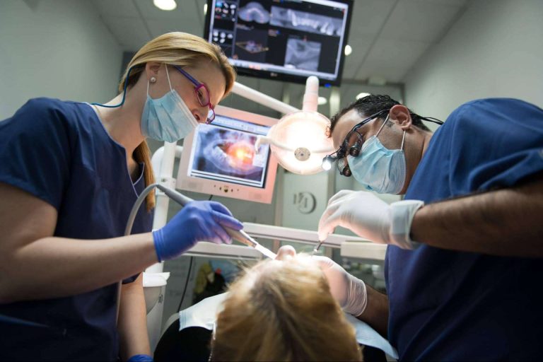 Dental Implantologie, profesionales en odontología estética y ortodoncia en Sevilla