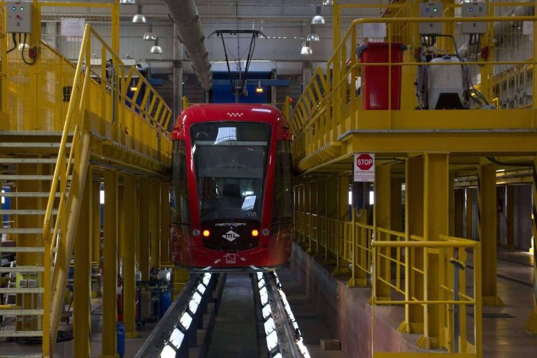 Realidad aumentada y robots colaborativos; la solución para la instalación de equipos industriales en remoto