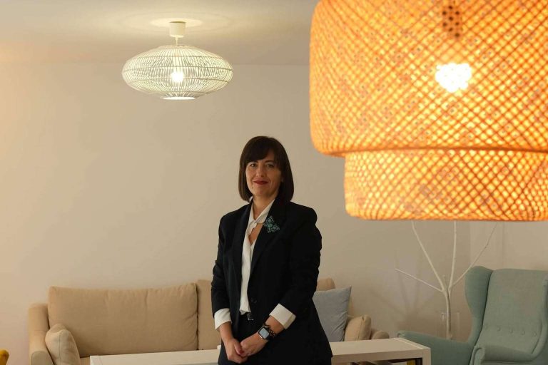 Eva Digital Asistente Virtual sobre la importancia de delegar tareas y liberar la carga de trabajo como empresaria