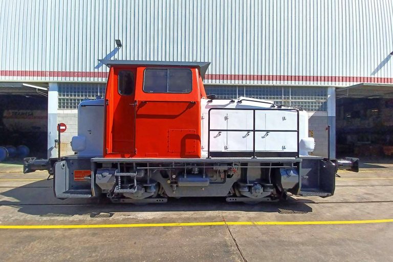 La Fundación del Patrimonio Ferroviario restaura una histórica locomotora de REPSOL